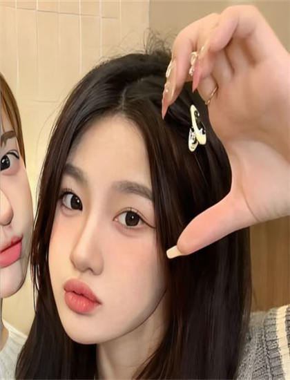 《夫妻牙尖帮》创作全记录：色彩的运用技巧与情绪传达 感受创作的魅力与挑战